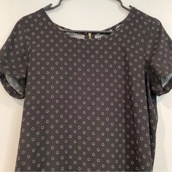 Express Black and White Patterned Women's Short Sleeve Top - Size Small - Picture 2 of 8